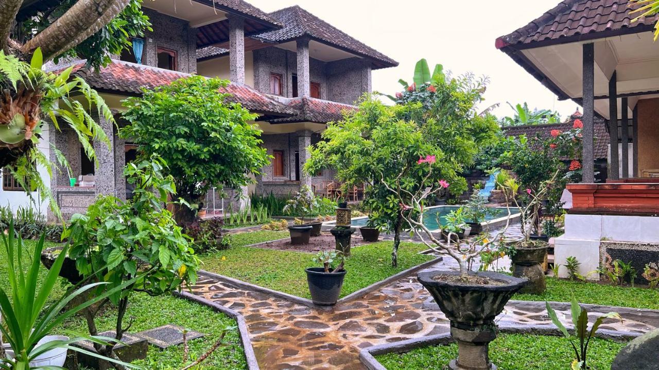 Gusti Home Stay Ubud Exterior photo