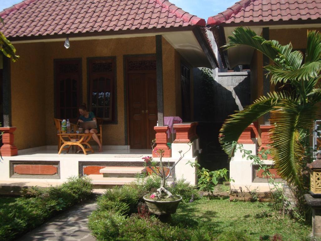 Gusti Home Stay Ubud Exterior photo
