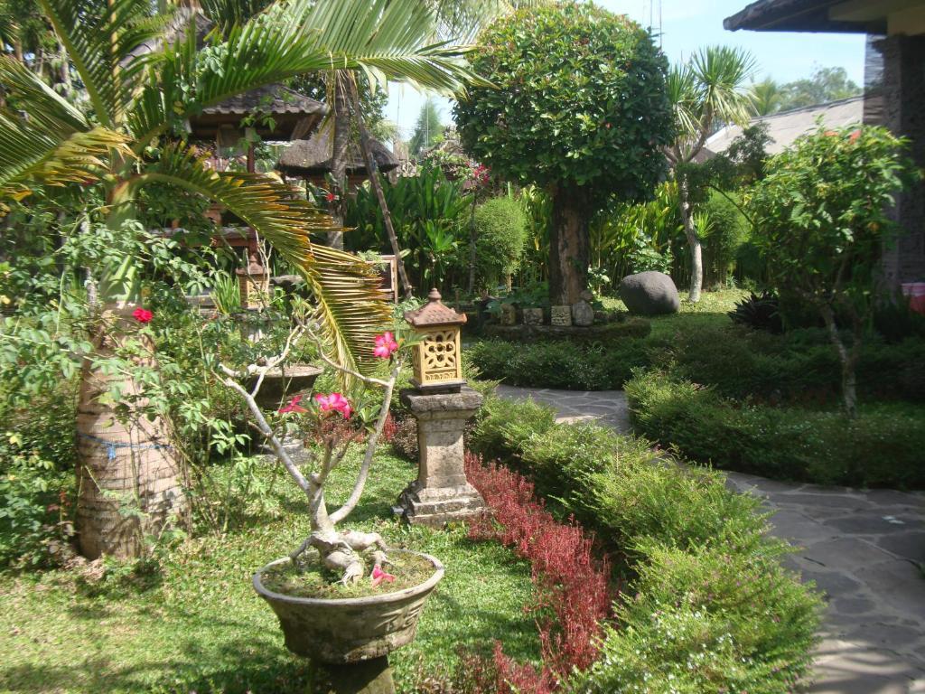 Gusti Home Stay Ubud Exterior photo