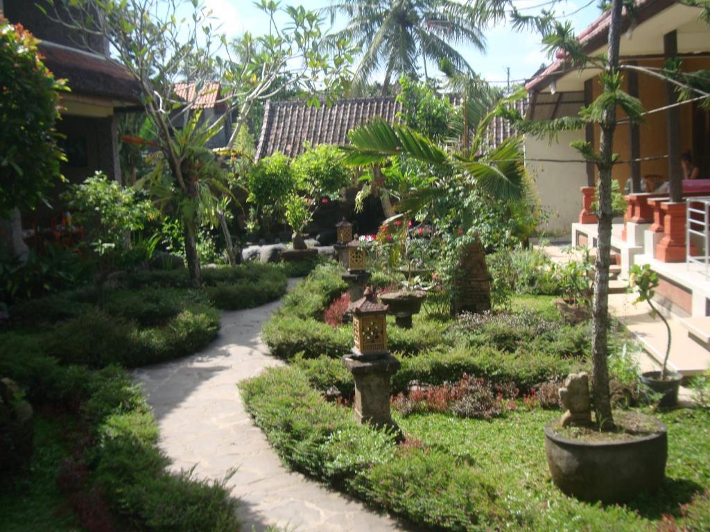 Gusti Home Stay Ubud Exterior photo