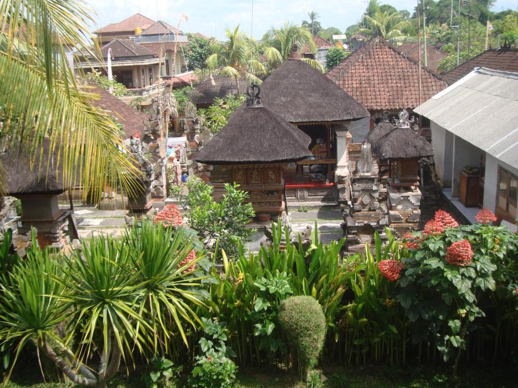 Gusti Home Stay Ubud Exterior photo