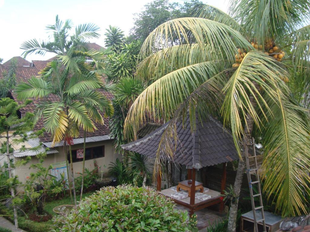 Gusti Home Stay Ubud Exterior photo