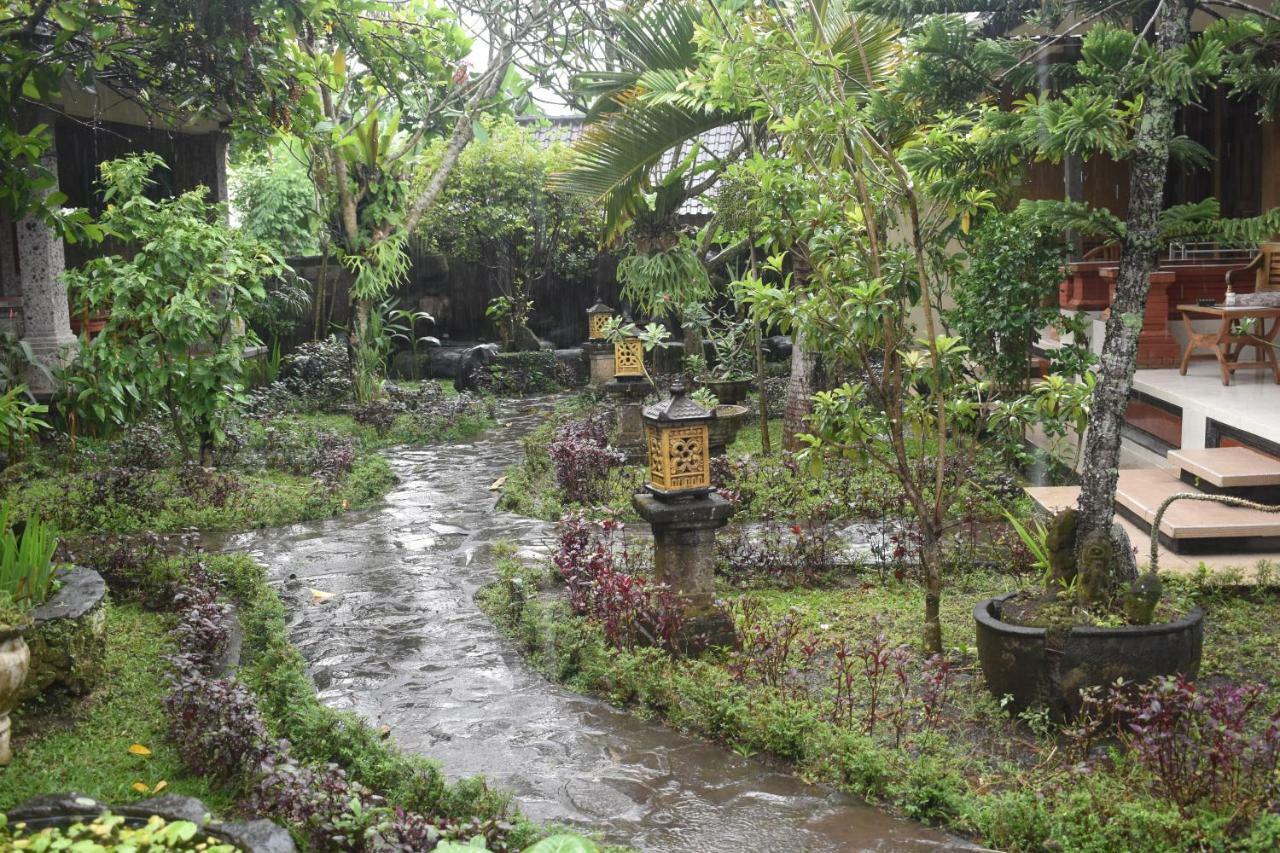 Gusti Home Stay Ubud Exterior photo